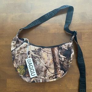 NWT Baggu Medium Crescent Bag - Photo Forest Print